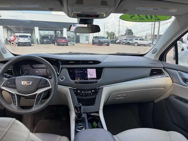 used 2025 Cadillac XT5 car, priced at $39,990
