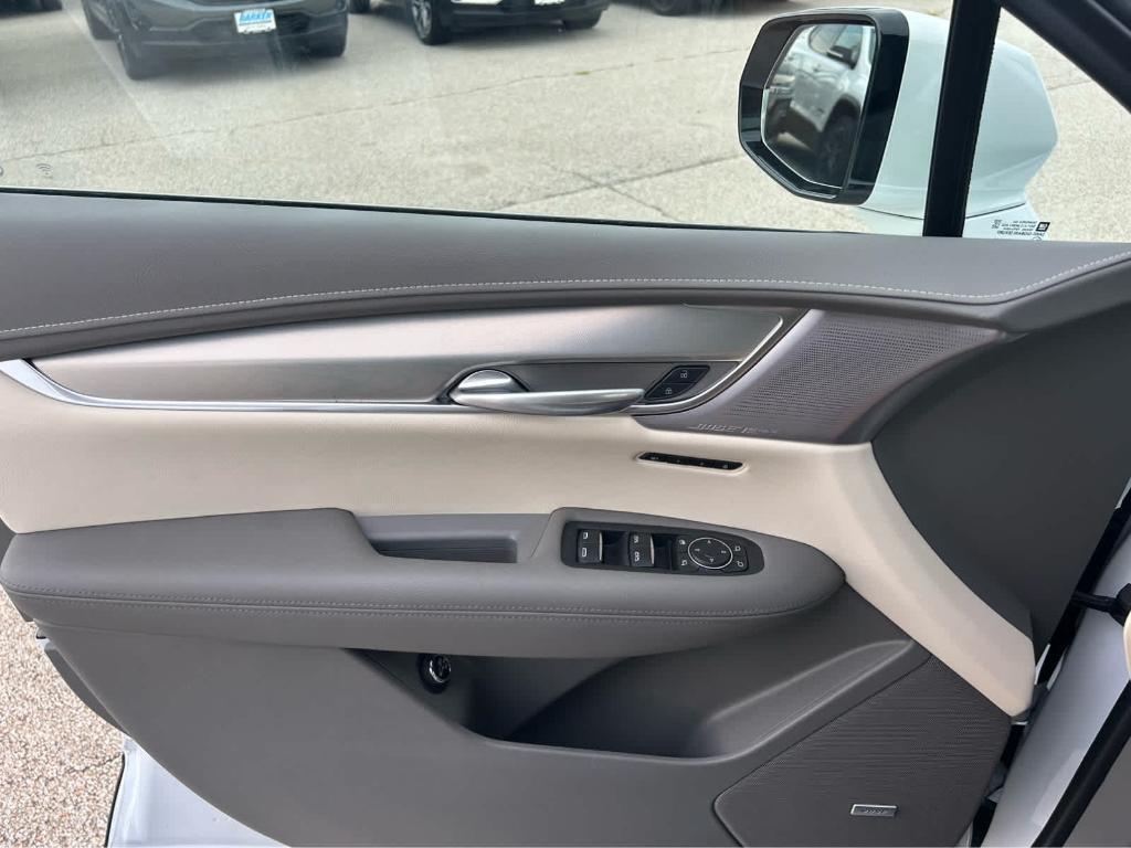 used 2025 Cadillac XT5 car, priced at $39,590