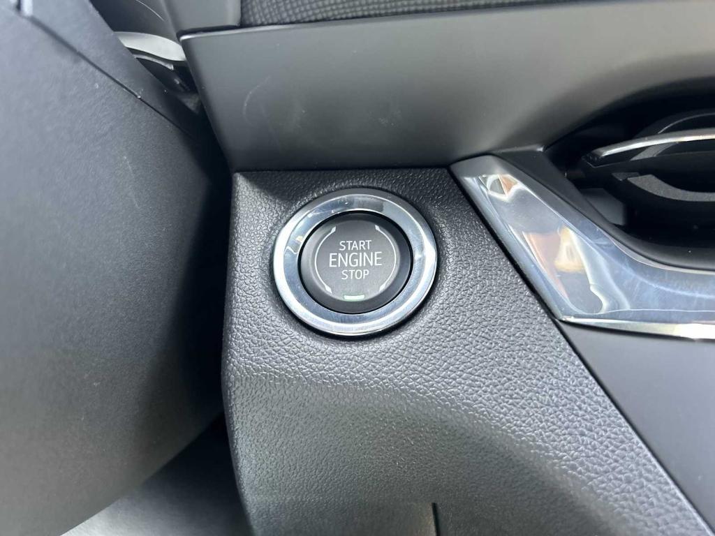 new 2025 Buick Envista car, priced at $22,587