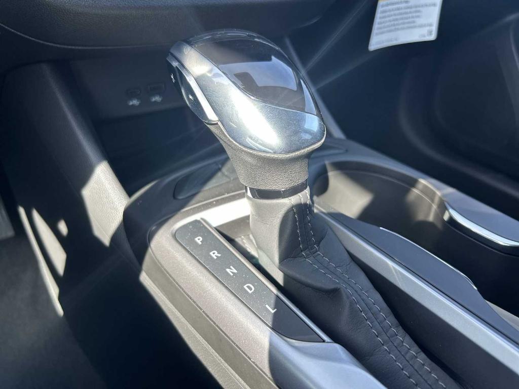 new 2025 Buick Envista car, priced at $22,587