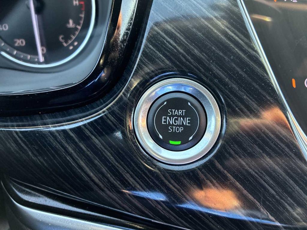 used 2025 Cadillac XT6 car, priced at $43,760