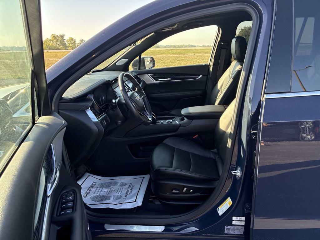 used 2025 Cadillac XT6 car, priced at $43,760