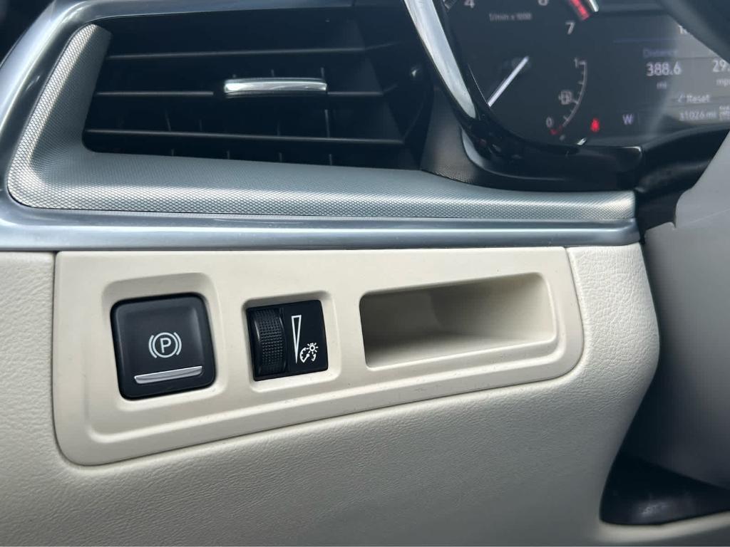 used 2023 Cadillac XT5 car, priced at $35,080