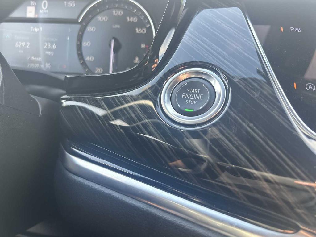 used 2025 Cadillac XT6 car, priced at $43,760