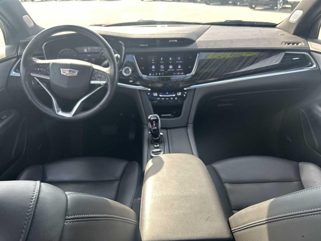 used 2025 Cadillac XT6 car, priced at $46,990