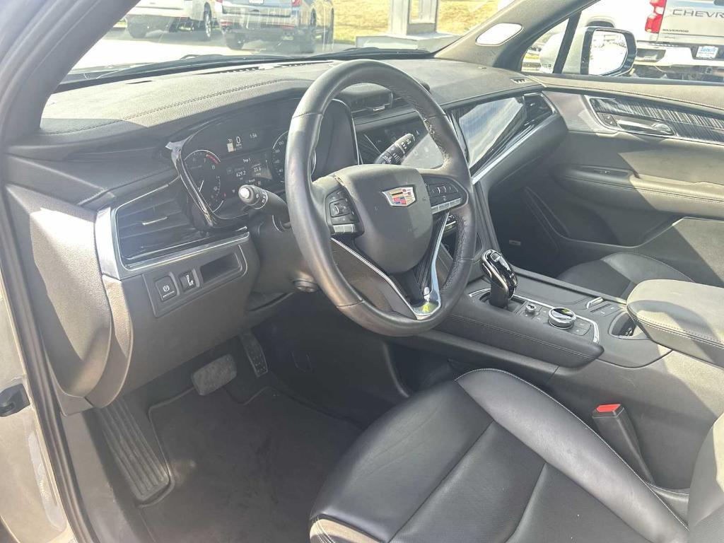 used 2025 Cadillac XT6 car, priced at $46,990