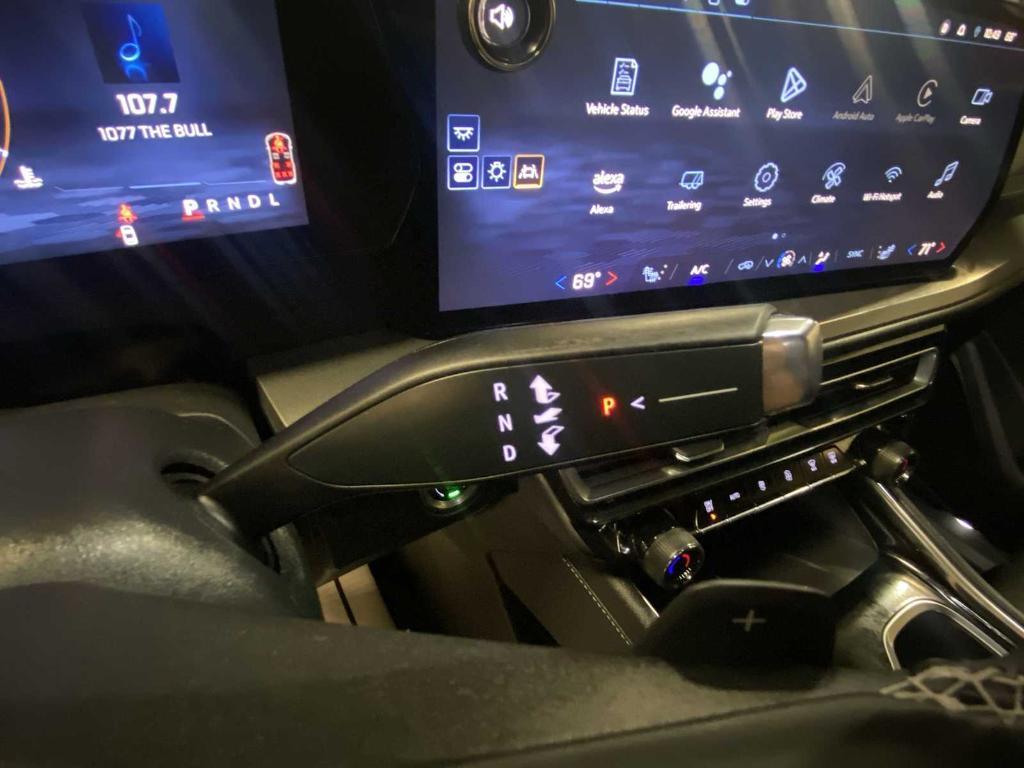 used 2025 Chevrolet Traverse car, priced at $36,290