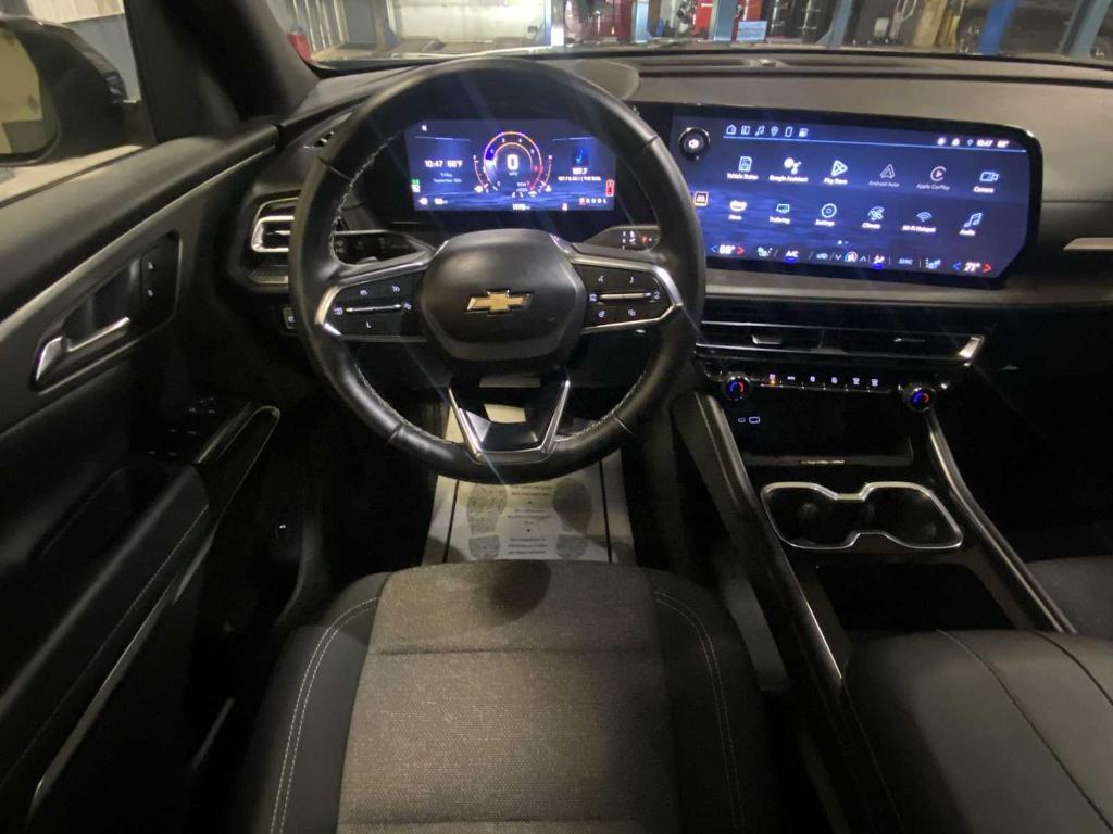 used 2025 Chevrolet Traverse car, priced at $36,290