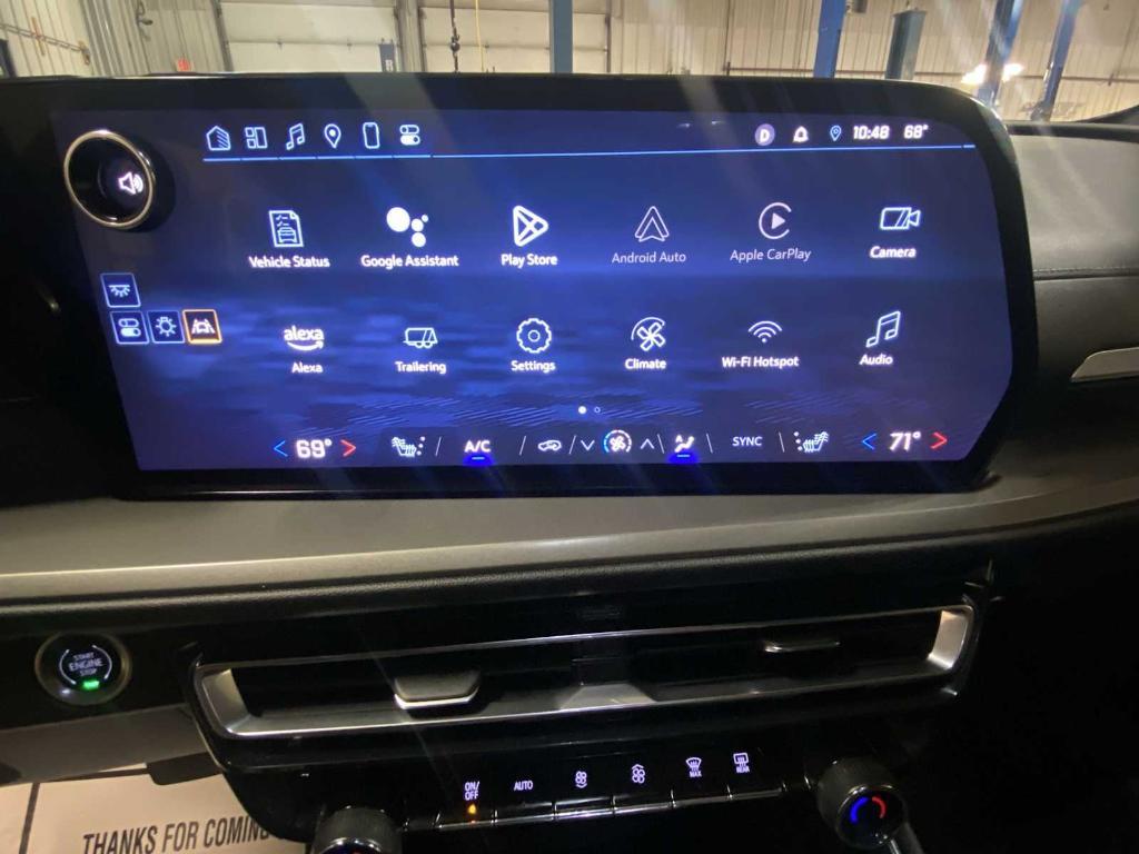 used 2025 Chevrolet Traverse car, priced at $36,290