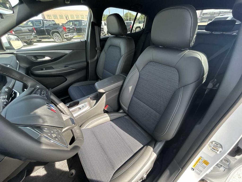 new 2025 Buick Envista car, priced at $23,419
