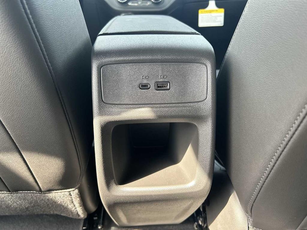 new 2025 Buick Envista car, priced at $23,419