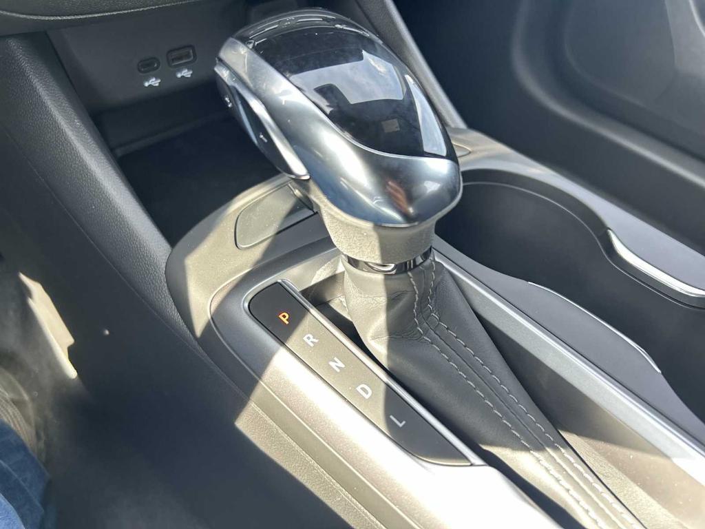 new 2025 Buick Envista car, priced at $23,419