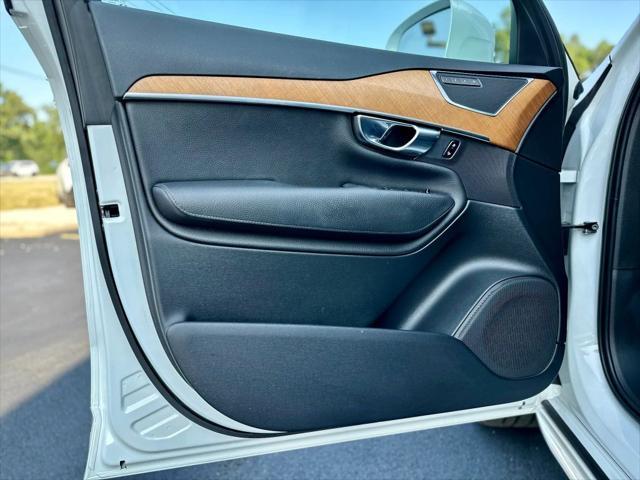 used 2021 Volvo XC90 Recharge Plug-In Hybrid car, priced at $27,999