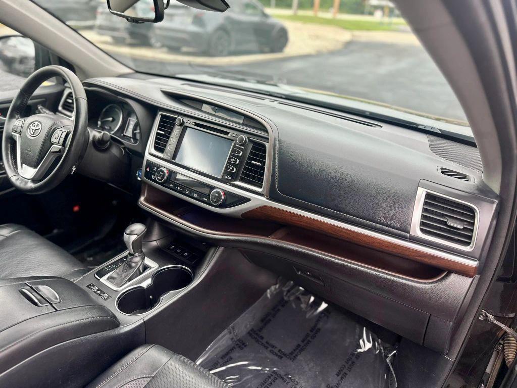 used 2015 Toyota Highlander Hybrid car, priced at $21,999