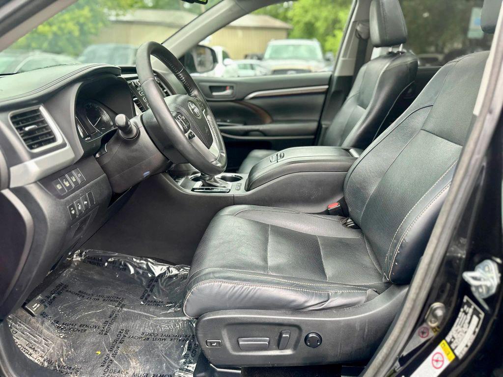 used 2015 Toyota Highlander Hybrid car, priced at $21,999