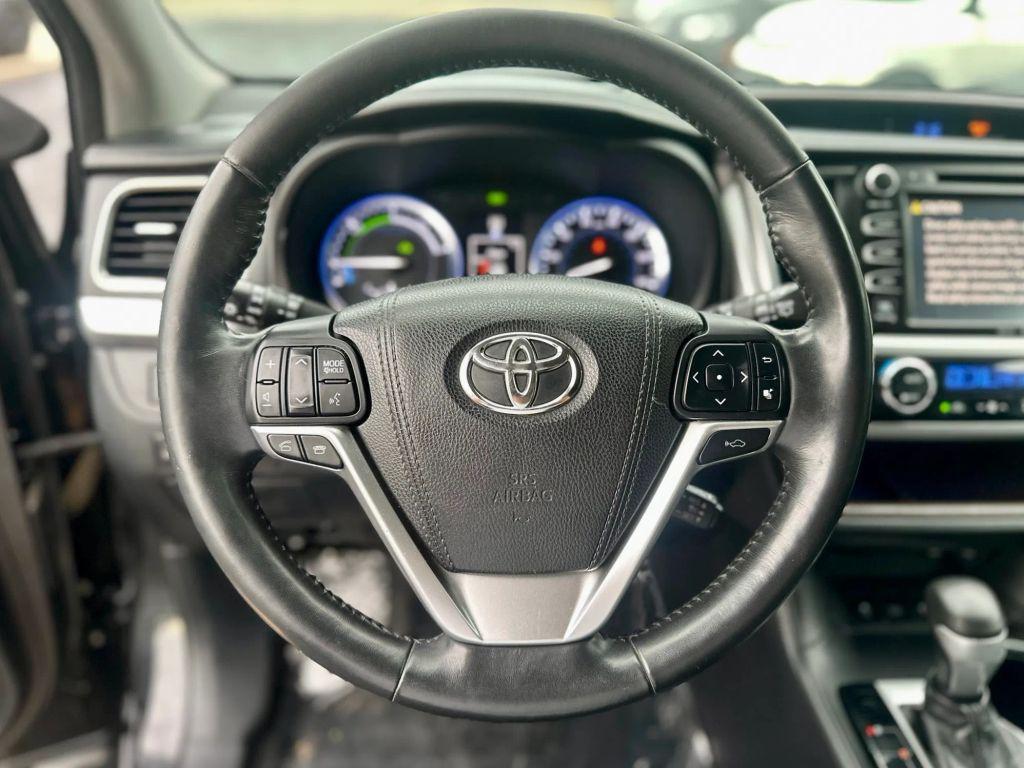used 2015 Toyota Highlander Hybrid car, priced at $21,999