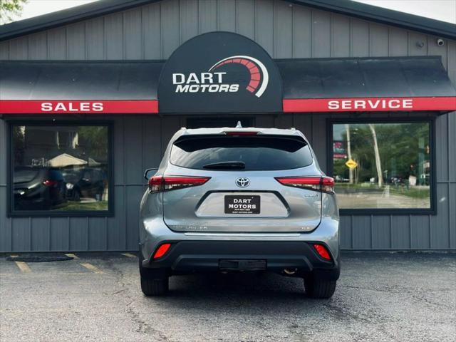 used 2020 Toyota Highlander Hybrid car, priced at $30,999