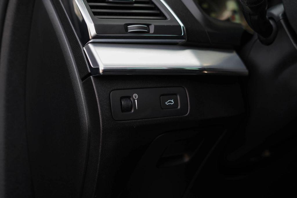 used 2018 Volvo XC90 car, priced at $18,999