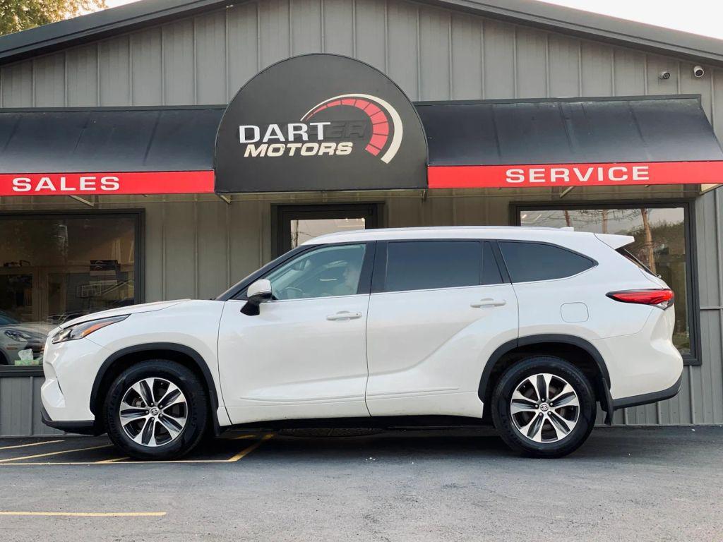 used 2021 Toyota Highlander car, priced at $27,999
