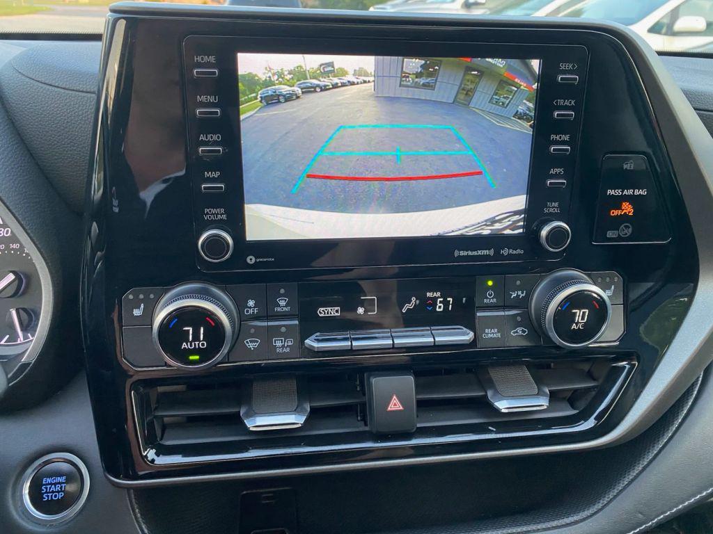 used 2021 Toyota Highlander car, priced at $27,999