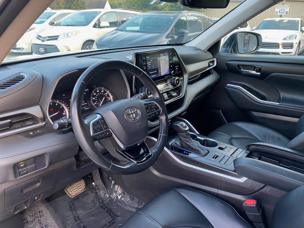 used 2021 Toyota Highlander car, priced at $27,999