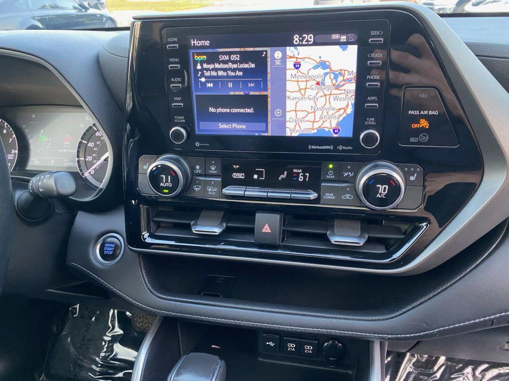 used 2021 Toyota Highlander car, priced at $27,999