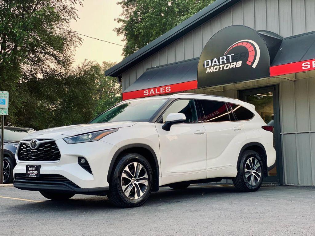 used 2021 Toyota Highlander car, priced at $27,999