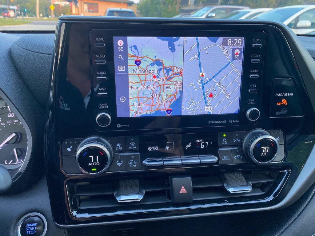 used 2021 Toyota Highlander car, priced at $27,999