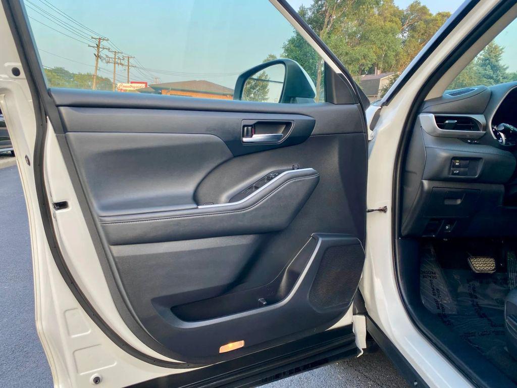 used 2021 Toyota Highlander car, priced at $27,999