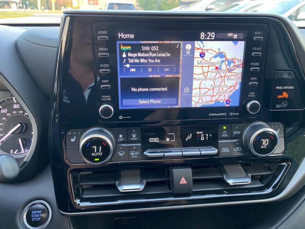 used 2021 Toyota Highlander car, priced at $27,999