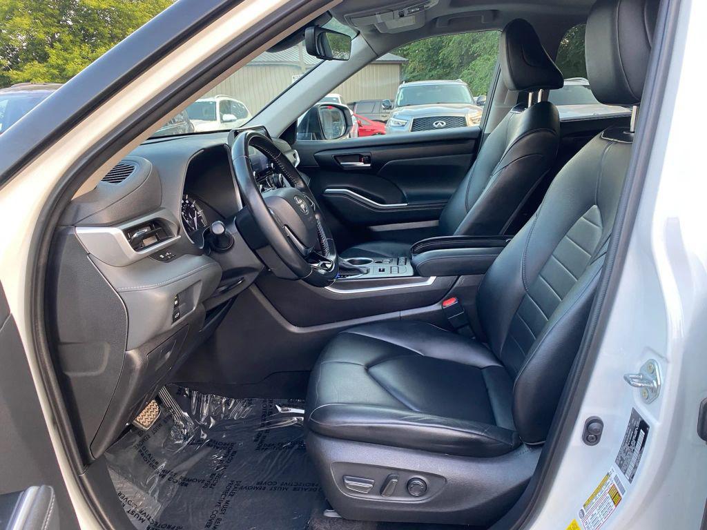 used 2021 Toyota Highlander car, priced at $27,999