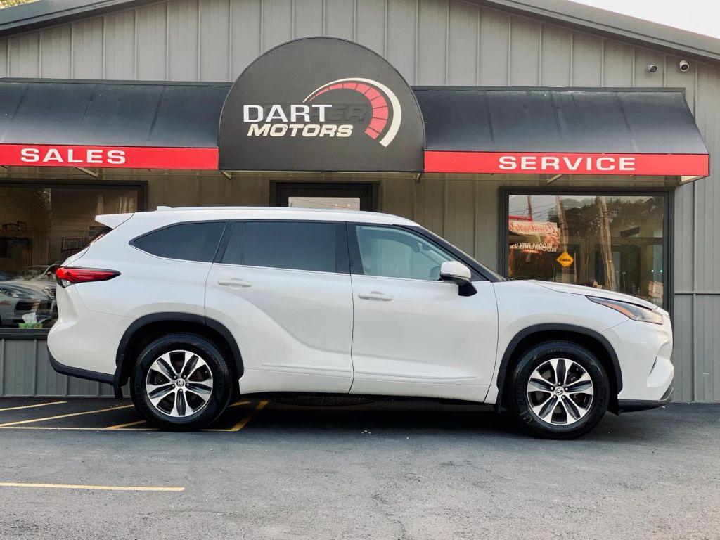 used 2021 Toyota Highlander car, priced at $27,999