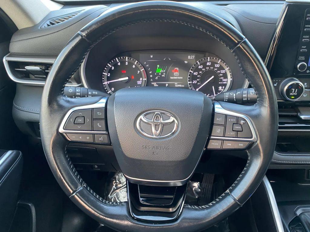 used 2021 Toyota Highlander car, priced at $27,999