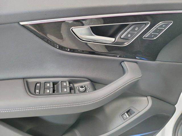 new 2025 Audi Q7 car, priced at $78,455