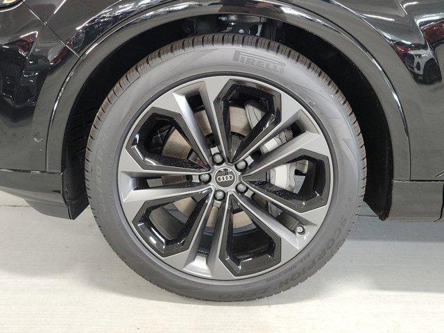 new 2025 Audi Q7 car, priced at $77,450