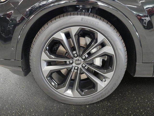 new 2025 Audi Q7 car, priced at $77,450