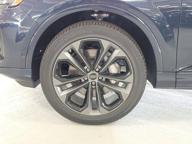 new 2025 Audi Q7 car, priced at $77,975