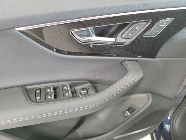 new 2025 Audi Q7 car, priced at $77,975