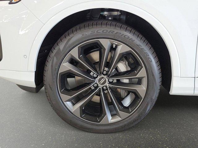 new 2025 Audi Q7 car, priced at $77,750