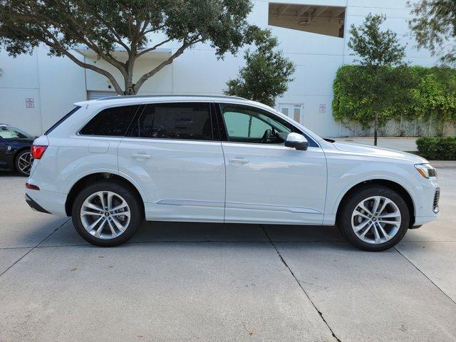 new 2025 Audi Q7 car, priced at $75,655