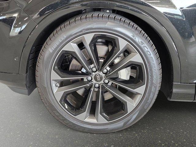 new 2025 Audi Q7 car, priced at $77,450