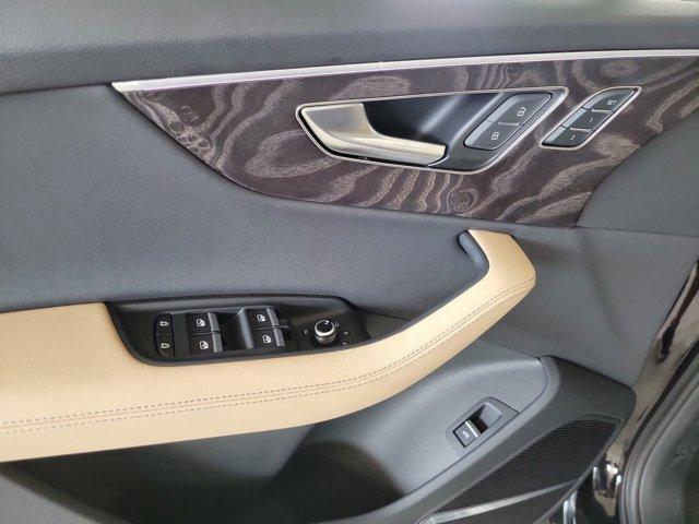 new 2025 Audi Q7 car, priced at $77,450