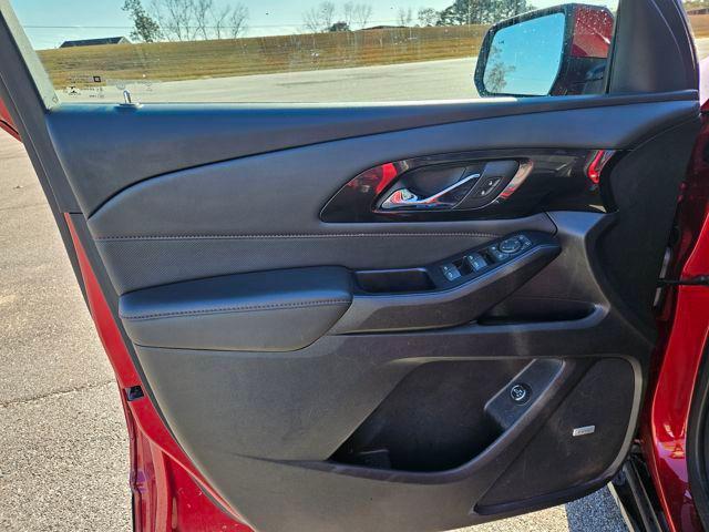 used 2023 Chevrolet Traverse car, priced at $32,400