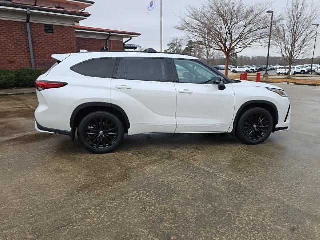 used 2023 Toyota Highlander car, priced at $39,288