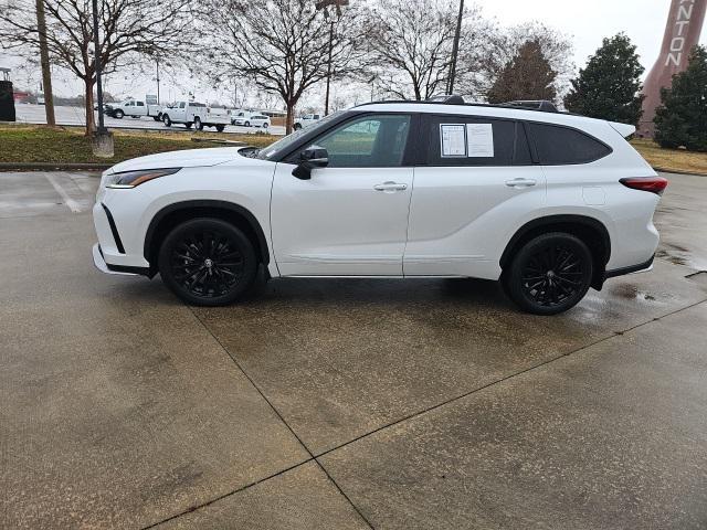 used 2023 Toyota Highlander car, priced at $39,288