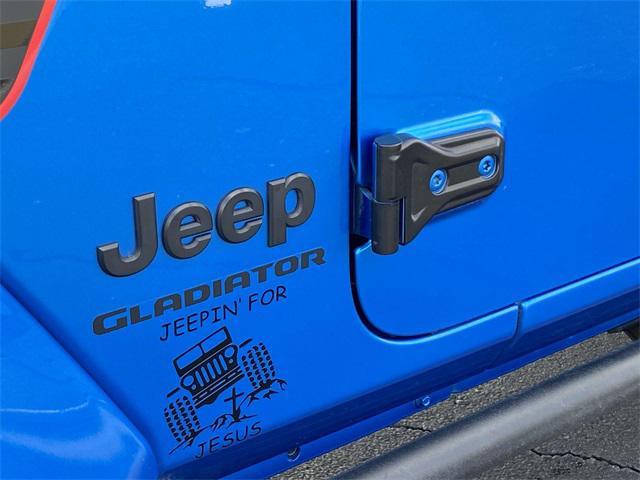 used 2022 Jeep Gladiator car, priced at $44,323