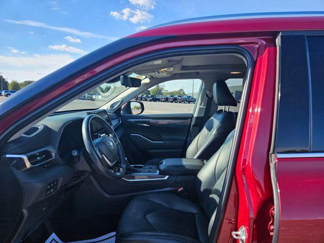 used 2023 Toyota Highlander car, priced at $34,990