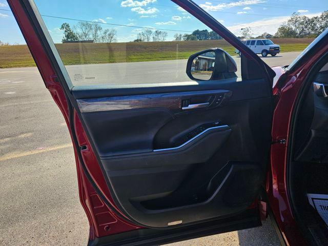 used 2023 Toyota Highlander car, priced at $34,990