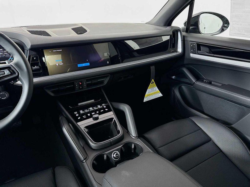 new 2025 Porsche Cayenne car, priced at $95,555
