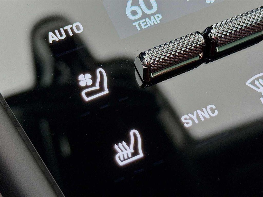 new 2025 Porsche Cayenne car, priced at $112,065